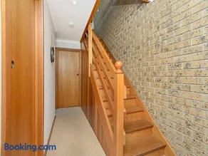 Unit 2 16 Strangways - Ocean Views - No Linen Included - Image 2
