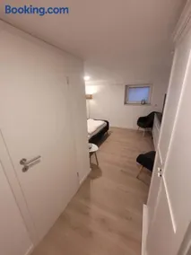 Zimmer im Souterrain mit eigenem Bad - Image 1