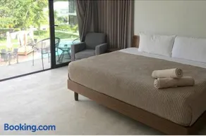 Free Shuttle to this Great Apartment and Condo! - Image 2