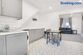 Dean St Retreat - Cosy Urban Escape, Sleeps 5 - Image 2