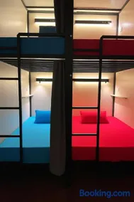 Capsule Hostel Perth - note - Valid passport required to check-in - Image 3