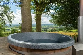 Tilbury Shepherd Huts & Holiday Cottages with Hot Tubs - Image 2