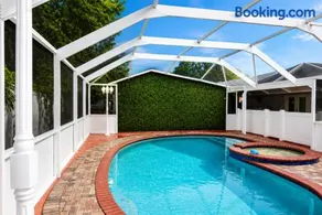 Casa Kampa, con 3 bedrooms and 3 bathrooms, offers a heated swimming pool and a heated spa at no extra cost - Image 1