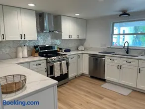 Siren of the Cape - Fully Renovated in 2023 - Image 2