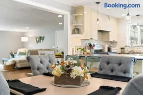 Sunset Ave Lux! 4BR Large Home in Downtown Boise - Image 4