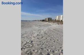 Wave Resort, Studio A2, Beach steps away!Pool+WiFi - Image 1