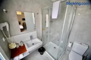 Manta Ray Lodge - Image 2