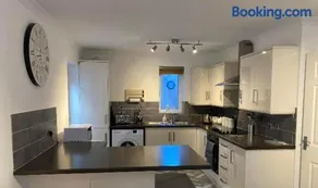 Modern 2 Bedroom Ground Floor Apartment with Parking Ripon City Centre - Image 2