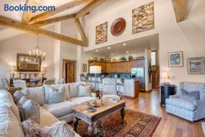 Quartermoon 1258 by East West Hospitality - Image 3