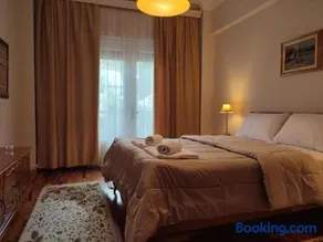 Mountain View Apartment - Image 2