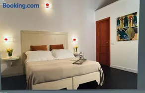 Boutique Hotel Molo Santa Lucia - Image 2