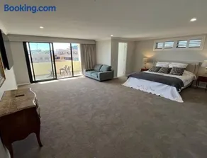 Beach House Perth - Image 5