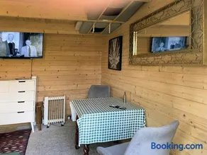 Cosy Garden Log Cabin - Image 4