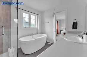 Spacious & New Prince Edward County Villa - Image 1