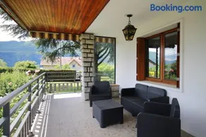 Charming house with great views - Image 1