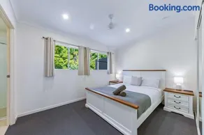 Tropical Resort Apartment - Image 3