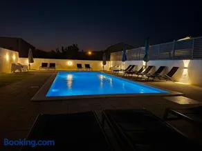 LUCY Apartments with saltwater pool and free private parking - Image 5