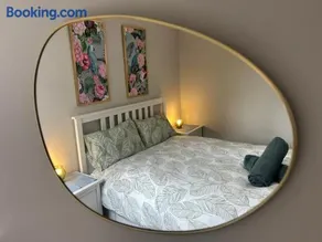 City Retreat 3 Bed House with King, Double and Single - Image 3