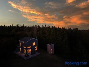 The Beach Barn & Cedar Sauna - Image 1