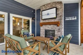 Boone Docks Lodge - Image 1