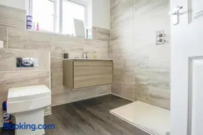 Entire house - Peaceful 3 bedroom home - Image 3