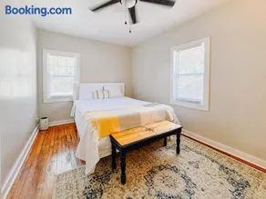 The Cypress Cottage - 2BR Beaufort Getaway - 10 min Downtown and Parris Island! - Image 1