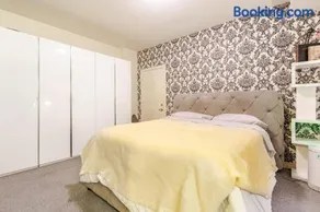 Studio Apartment like semi-bsmt in Casa - Image 2