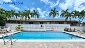 Charming Condo - Pool, Minutes to Beach - Image 1