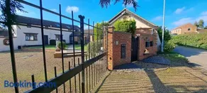 Massive 4 bed with countryside views in Peterborough - Image 2