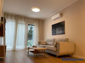 Modern terraced apartment with green garden - Image 1
