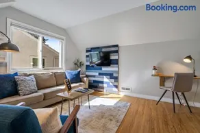 Nicollet Nook 1BR Upper-Level Retreat - Image 1