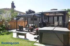 Cozy Suite with HOT TUB & Highspeed Internet - Image 1
