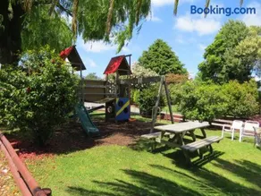 Camellia Court Family Motel - Image 3