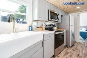 2 Villa D'Azur Luxury Tiny House Mins to Lake Guntersville, Downtown, Firepit - Image 3