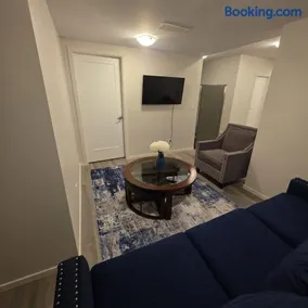 Luxury walkout suit in Aspen - Image 3