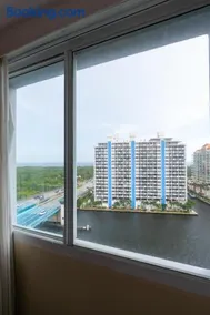 Luxury Waterfront Condo Hilton Hotel Amenities Beach Pool Jacuzzi Jetskis Gym - Image 5
