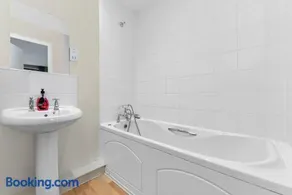 2 Bed Penthouse Suite in central MK - Image 3