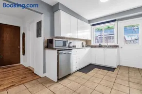 Cozy 3 Bedrooms Montreal - Image 4