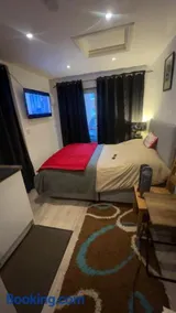 Cozy small studio - Image 2