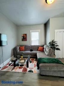 Cozy 2BR, Near Top attractions - Image 1