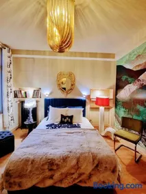 Luxury apartment with veranda, downtown - Image 3