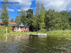 Sommarstuga med sjötomt och brygga - Image 1