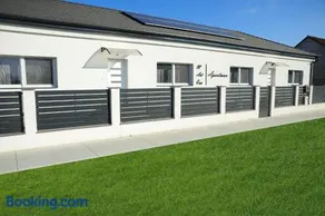 M Art Inn Apartman - Image 1