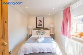 Abode in Sandwich - Image 3