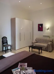 Flora Rooms - Image 2