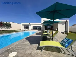 Spacieuse villa standing de 220m2 à 5 minutes des plages - Image 2