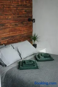 "Quiet Center" apartment, close to train station - Image 1