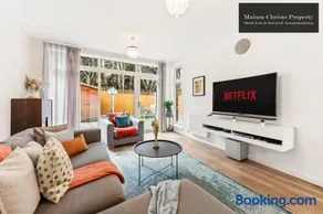 Dollis Valley 3Bedroom House Sleeps 8 in London With FREE PARKING By Maison Christo Property Short Lets & Serviced Accommodation - Image 3