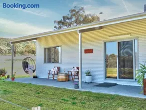 Kangarooby Cottage A Peaceful Off grid Escape - Image 1