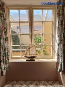 Dolphin Cottage 50m from Shaldon Beach! - Image 2